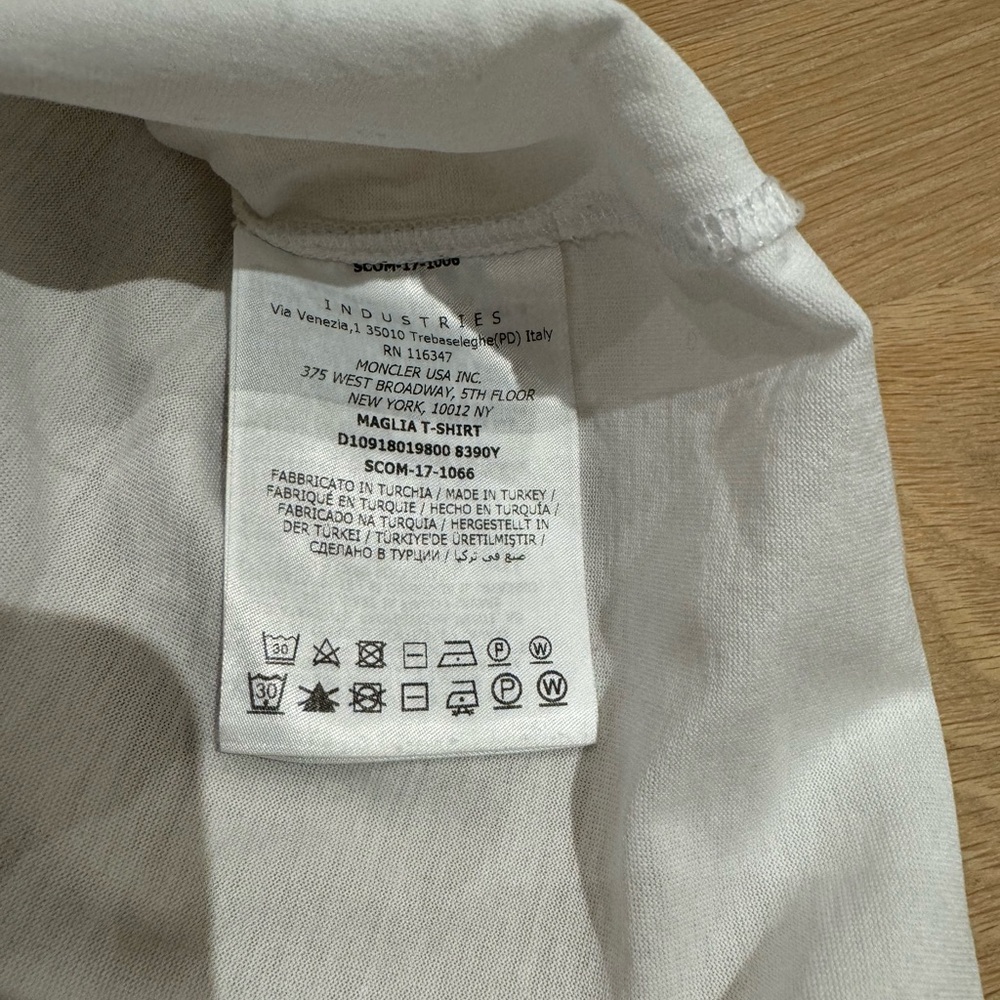 Men’s Monclair tshirt medium - Picture 6 of 8